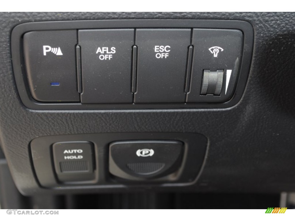 2010 Hyundai Genesis 3.8 Sedan Controls Photo #80208991