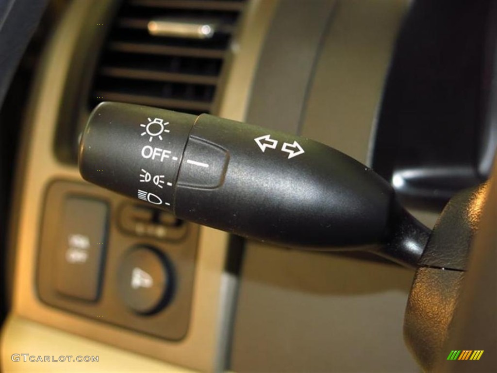 2008 Honda CR-V LX Controls Photos