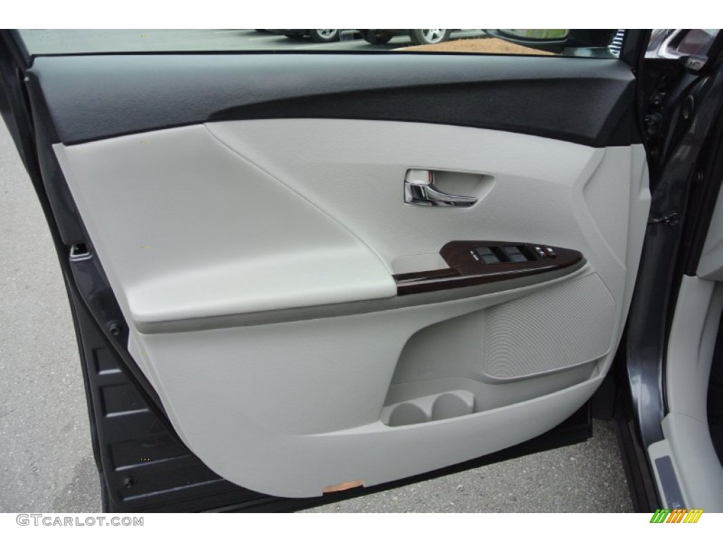 2010 Toyota Venza V6 Gray Door Panel Photo #80210693