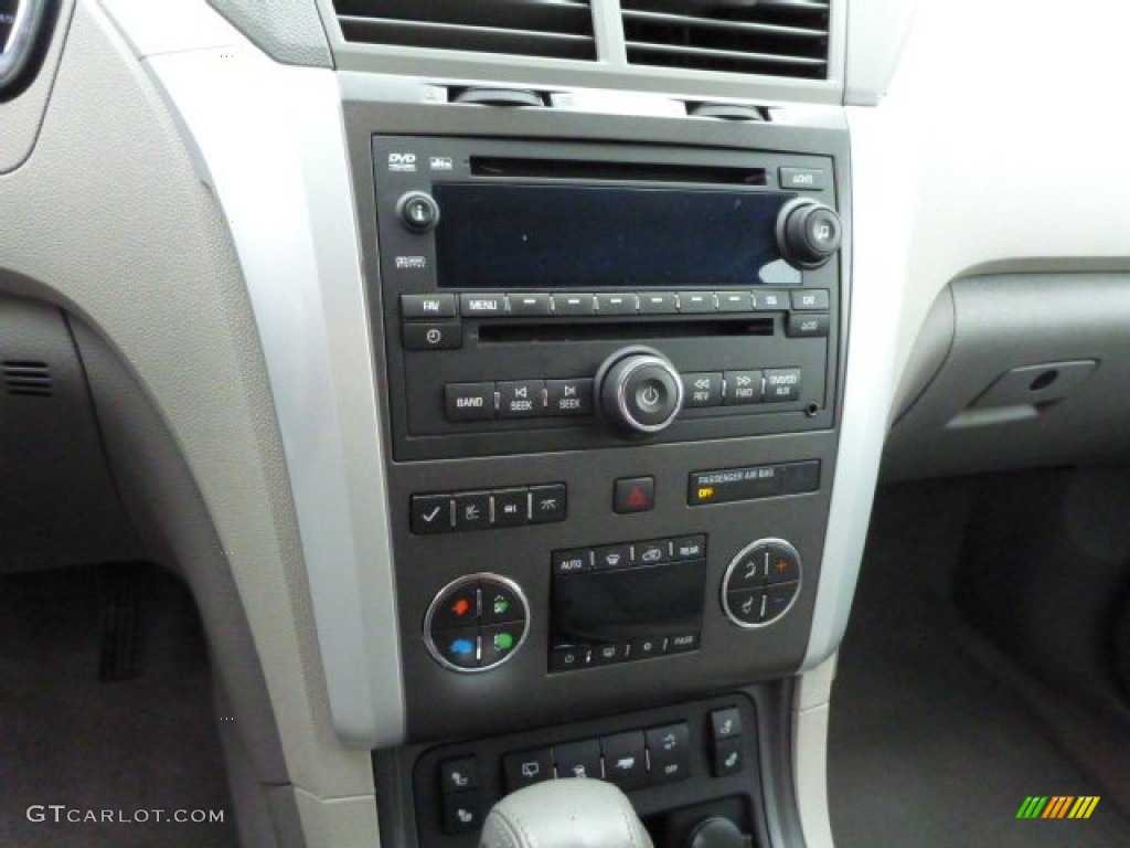 2010 Chevrolet Traverse LT AWD Controls Photo #80211323