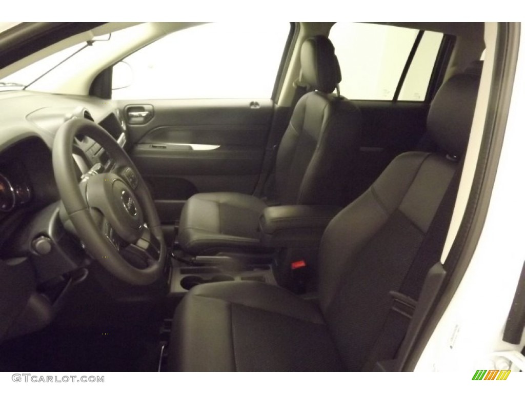 2014 Compass Latitude - Bright White / Dark Slate Gray photo #11