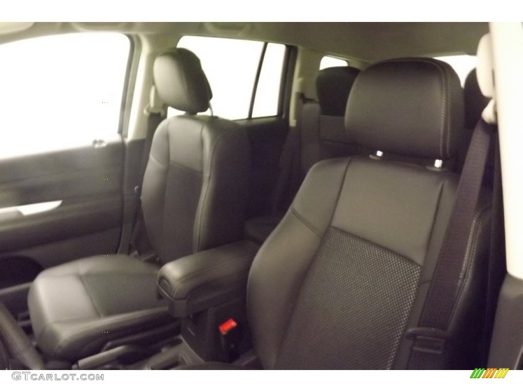 2014 Compass Latitude - Bright White / Dark Slate Gray photo #12