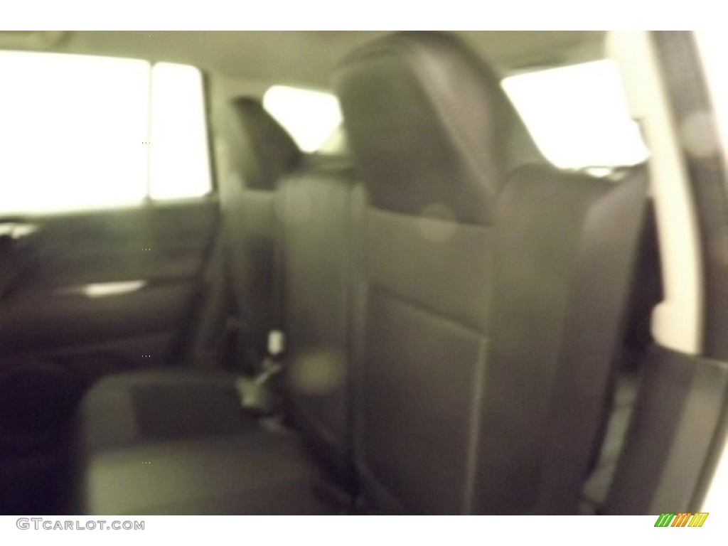 2014 Compass Latitude - Bright White / Dark Slate Gray photo #15