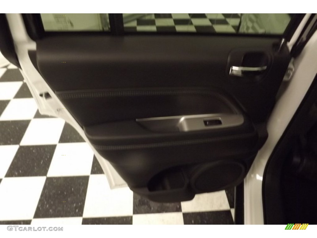 2014 Compass Latitude - Bright White / Dark Slate Gray photo #16