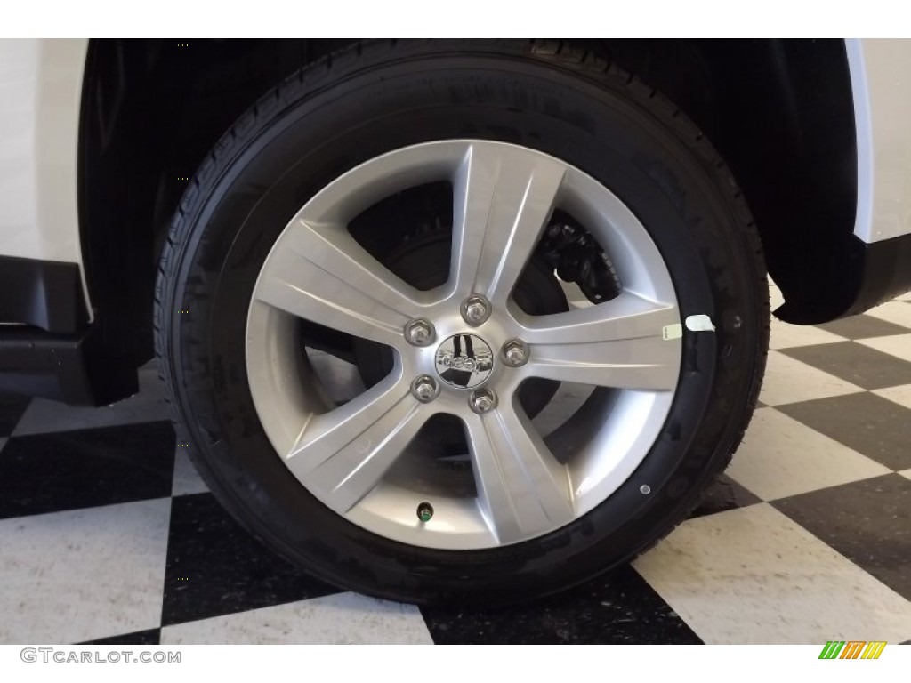 2014 Compass Latitude - Bright White / Dark Slate Gray photo #19