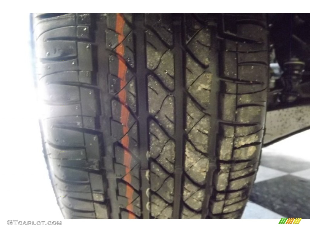 2014 Compass Latitude - Bright White / Dark Slate Gray photo #20