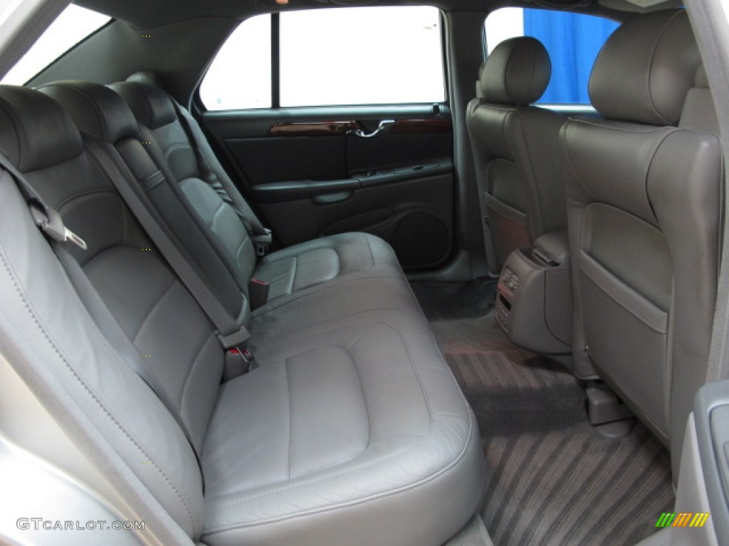 2005 DeVille Sedan - Light Platinum / Dark Gray photo #19
