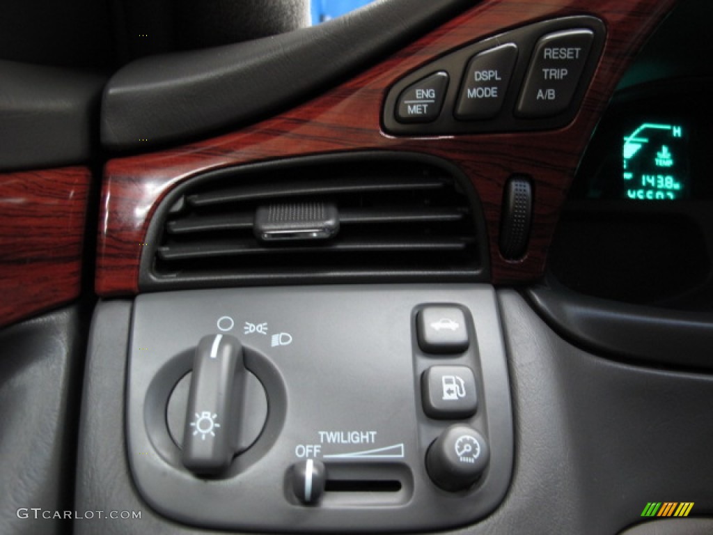 2005 DeVille Sedan - Light Platinum / Dark Gray photo #34