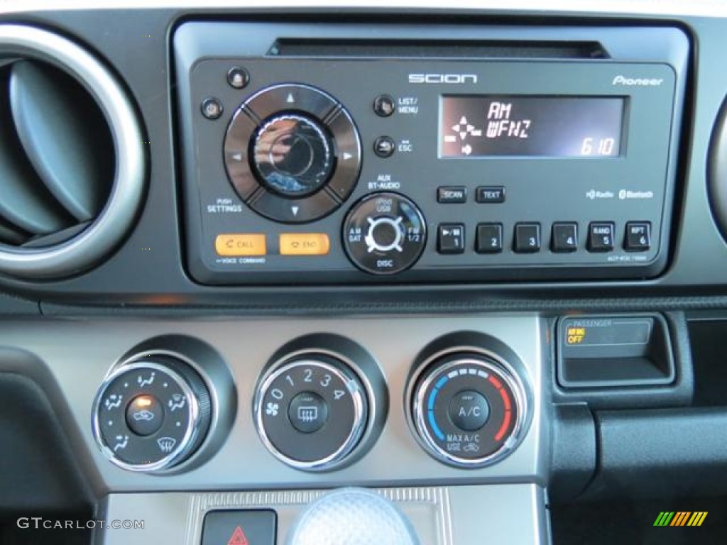 2013 Scion xB Standard xB Model Controls Photo #80221119