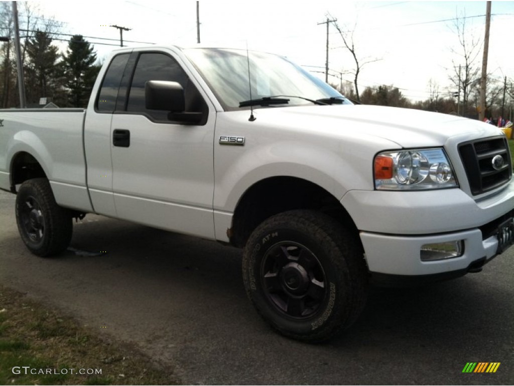 2004 F150 STX Regular Cab 4x4 - Oxford White / Dark Flint photo #4