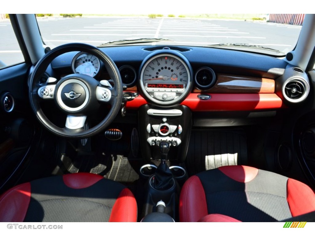 2007 Mini Cooper S Hardtop Rooster Red/Carbon Black Dashboard Photo #80233187