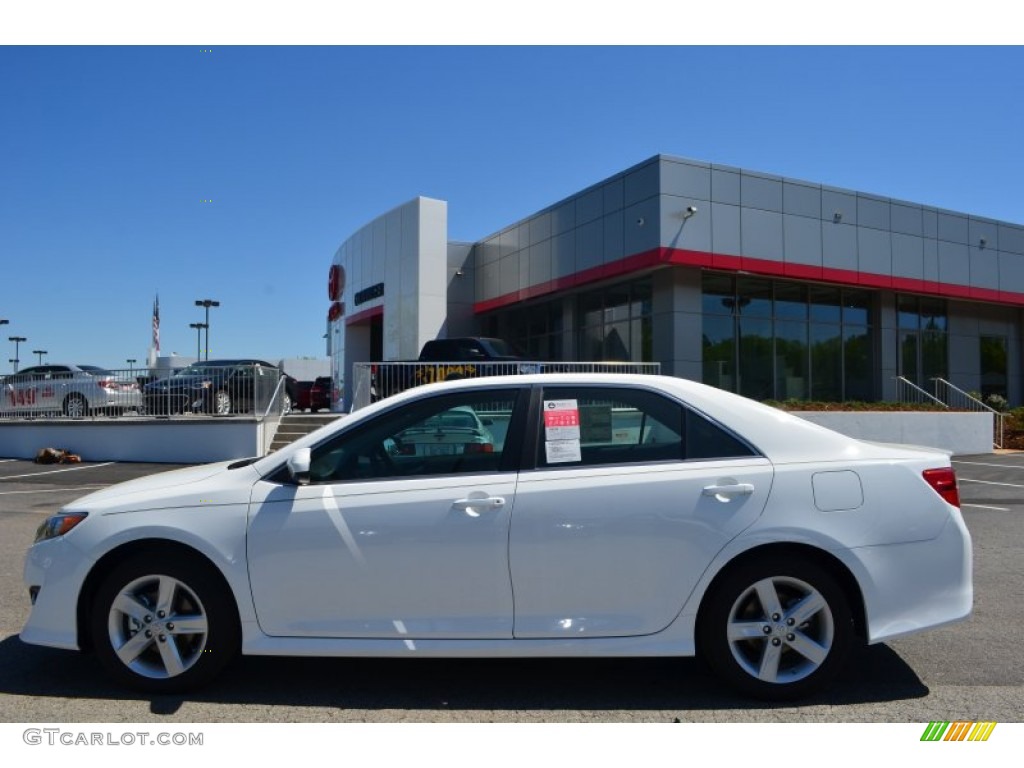 2013 Camry SE - Super White / Black/Ash photo #2