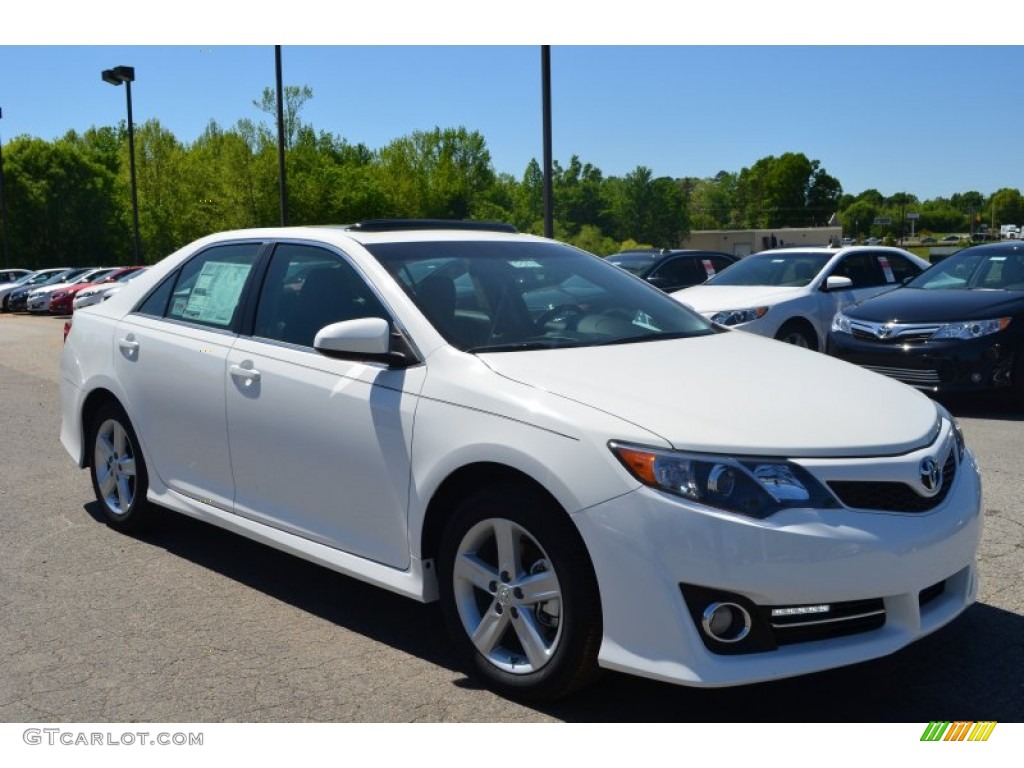 2013 Camry SE - Super White / Black/Ash photo #3