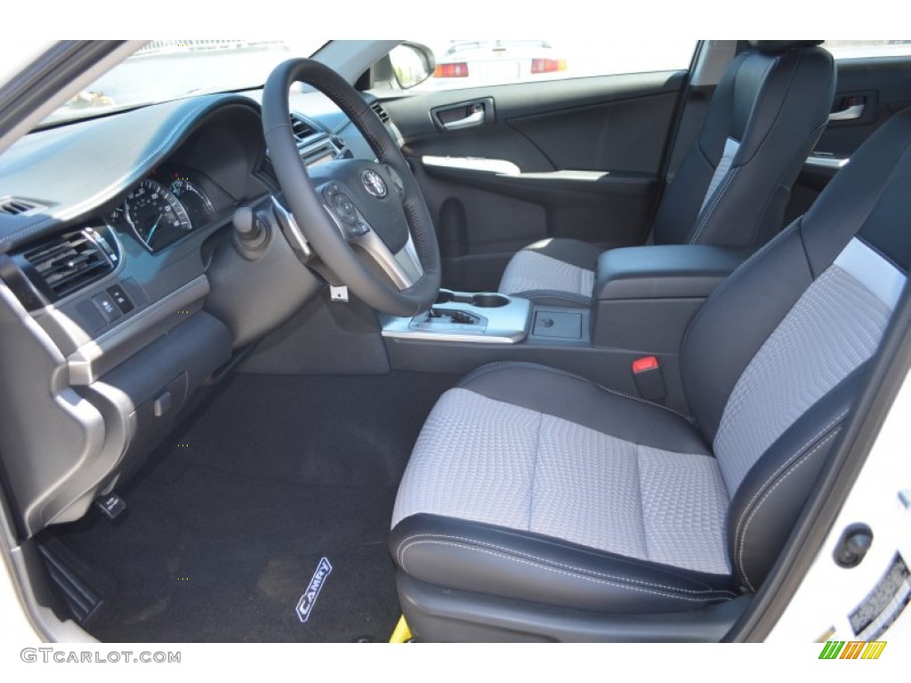 2013 Camry SE - Super White / Black/Ash photo #5