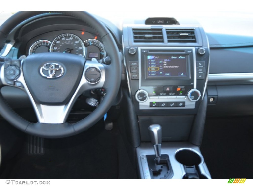 2013 Camry SE - Super White / Black/Ash photo #9