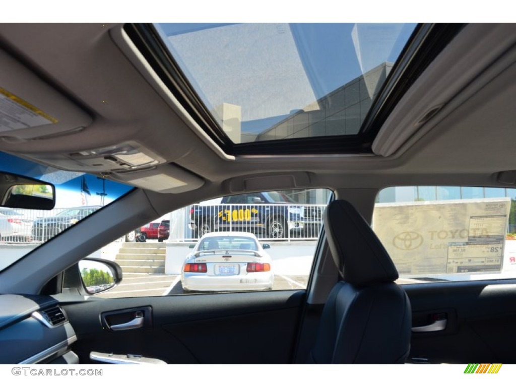 2013 Camry SE - Super White / Black/Ash photo #11