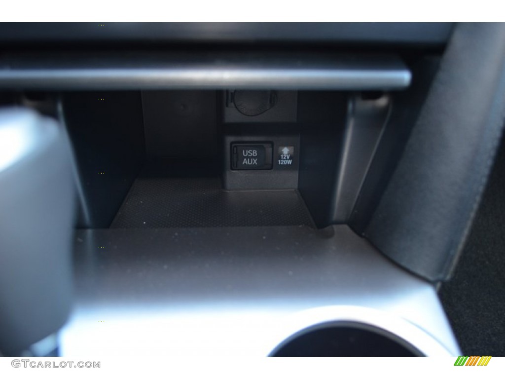 2013 Camry SE - Super White / Black/Ash photo #13