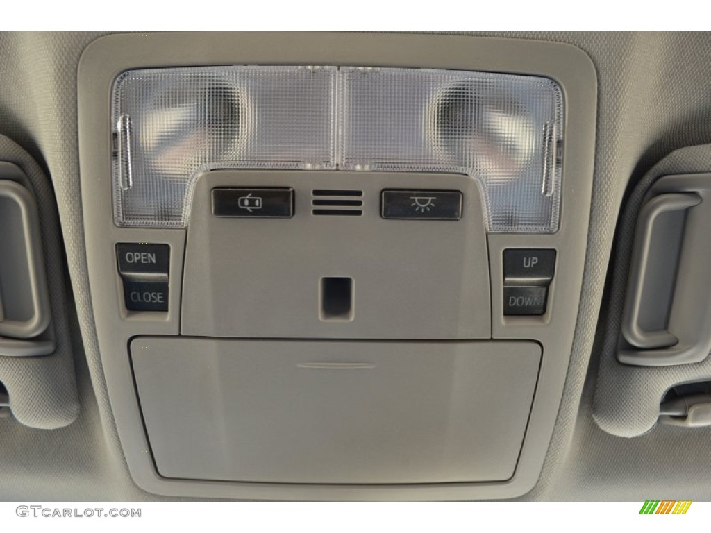 2013 Camry SE - Super White / Black/Ash photo #16