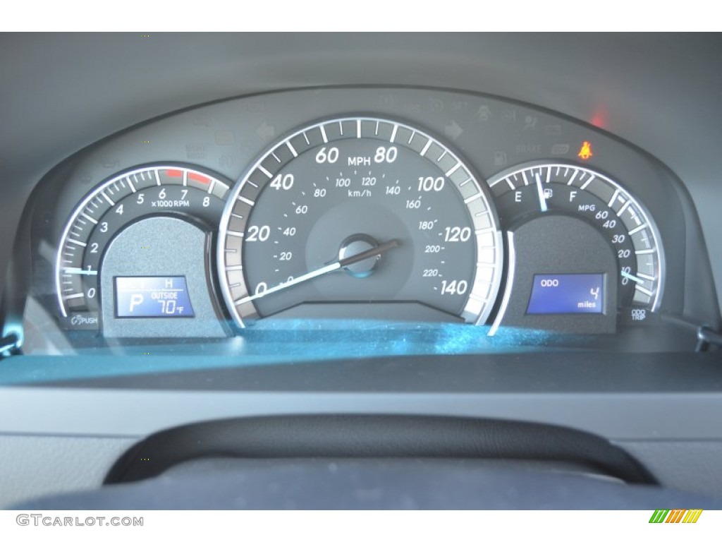 2013 Camry SE - Super White / Black/Ash photo #17