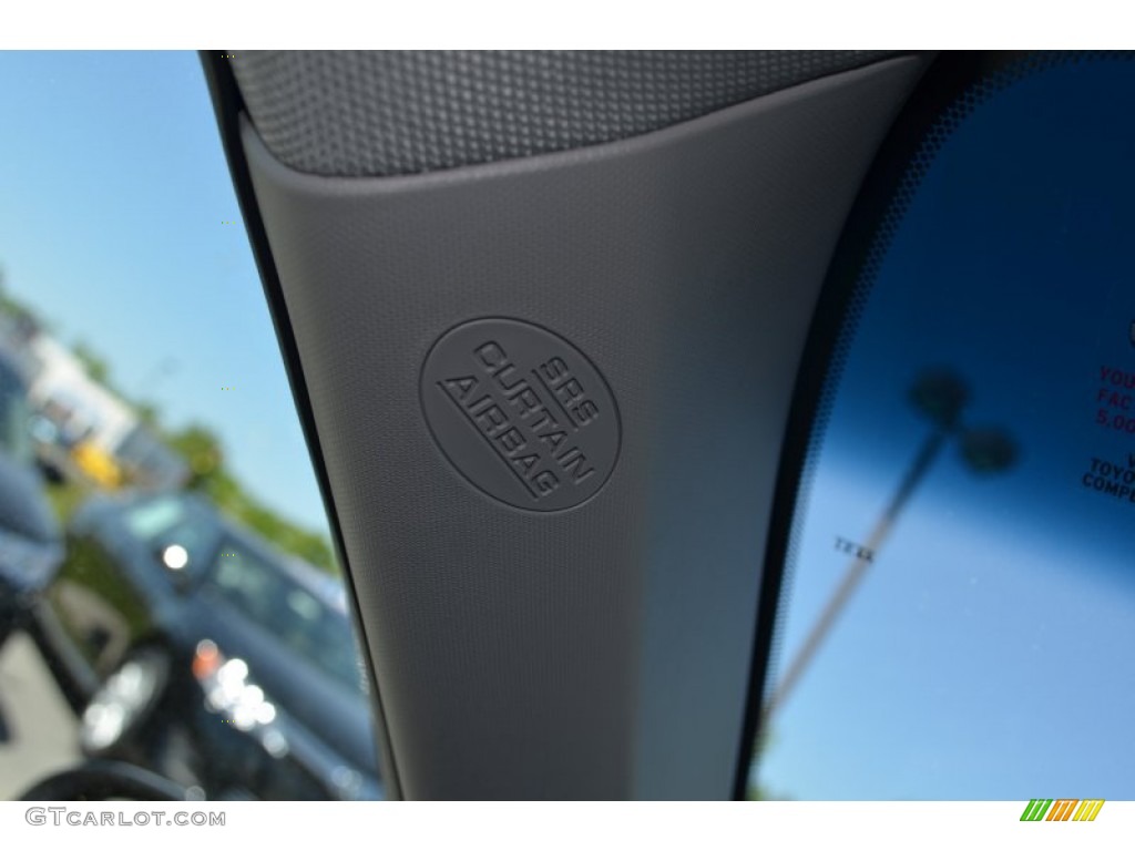 2013 Camry SE - Super White / Black/Ash photo #20