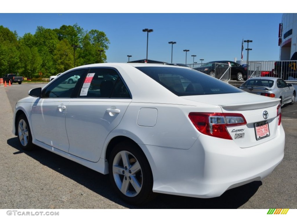 2013 Camry SE - Super White / Black/Ash photo #22