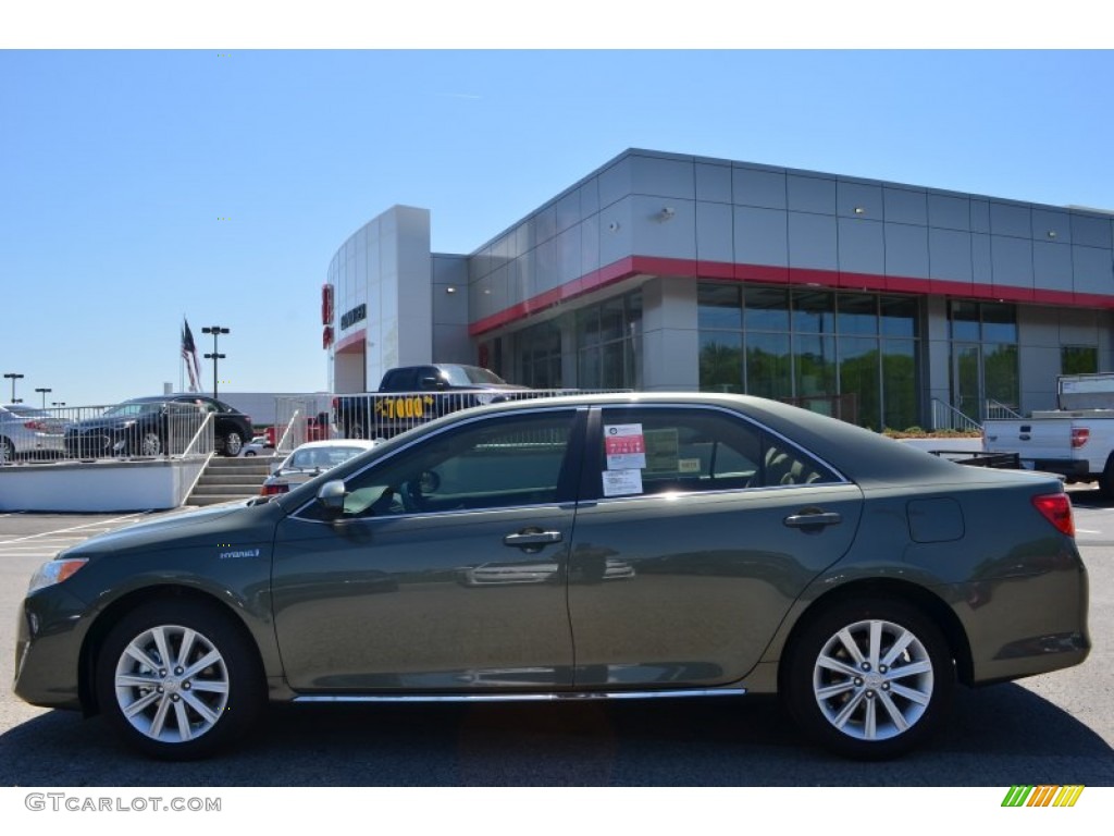 2013 Camry Hybrid XLE - Cypress Green Metallic / Ivory photo #2