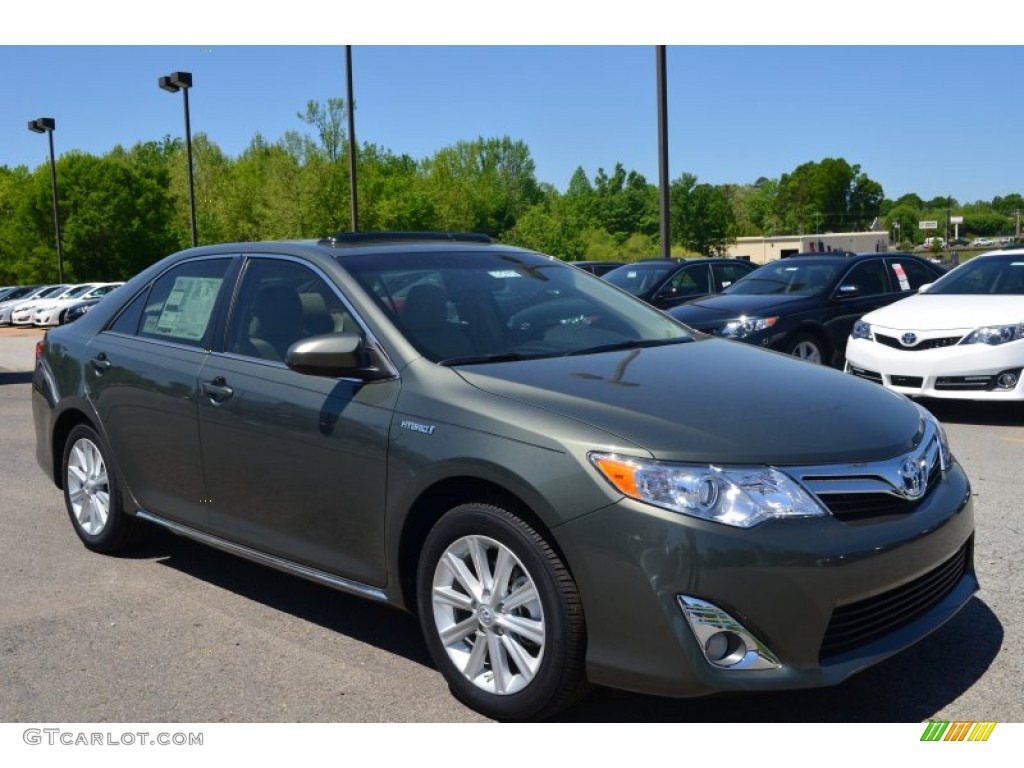 2013 Camry Hybrid XLE - Cypress Green Metallic / Ivory photo #3