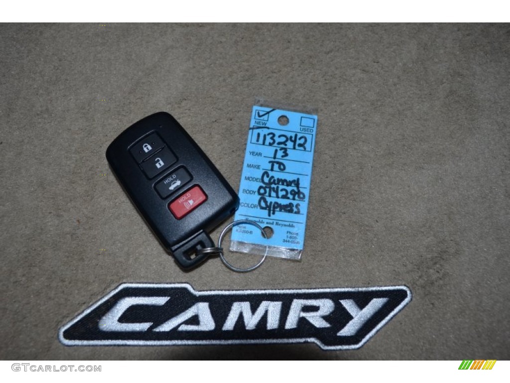 2013 Camry Hybrid XLE - Cypress Green Metallic / Ivory photo #24