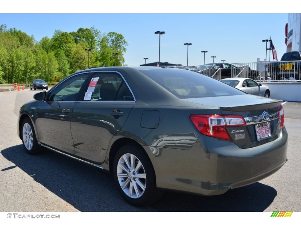 2013 Camry Hybrid XLE - Cypress Green Metallic / Ivory photo #25