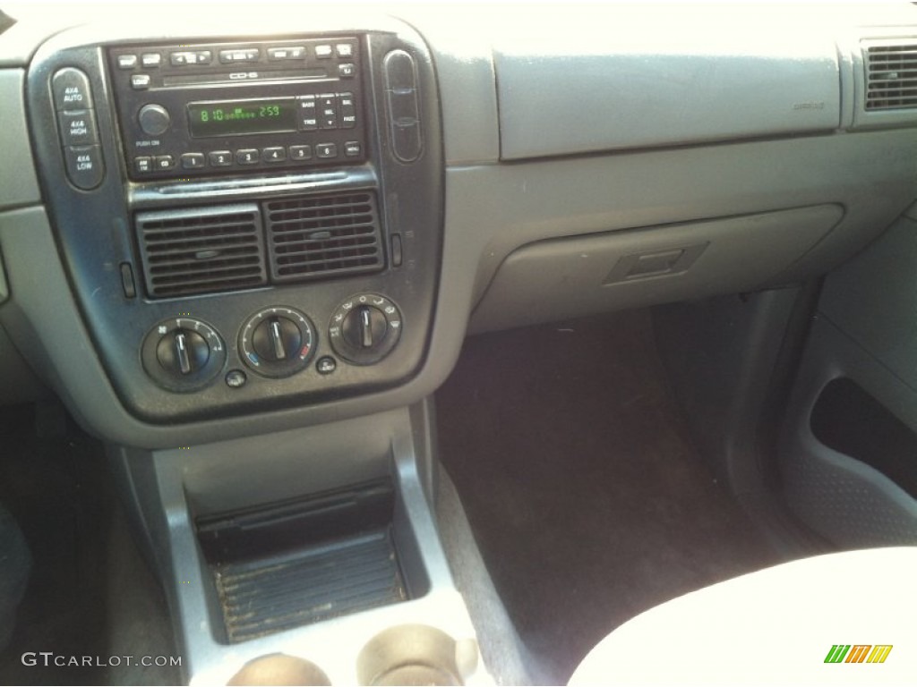 2002 Explorer XLT 4x4 - Black Clearcoat / Midnight Grey photo #13