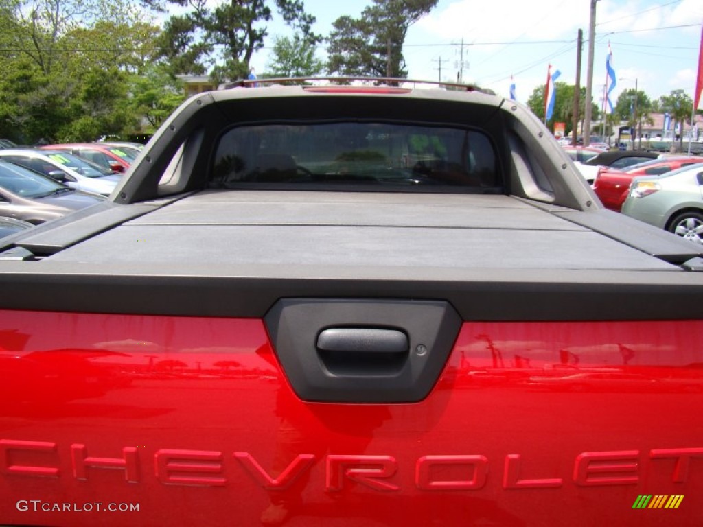2004 Avalanche 1500 Z71 4x4 - Victory Red / Dark Charcoal photo #27