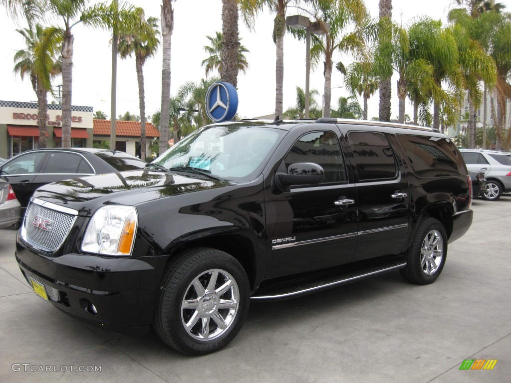 2010 GMC Yukon XL Denali Exterior Photos