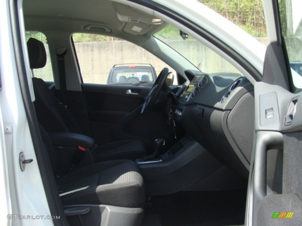 2011 Tiguan SE - Candy White / Charcoal photo #22