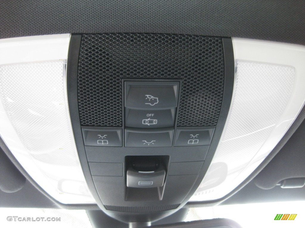 2010 C 300 Sport - Black / Black photo #16