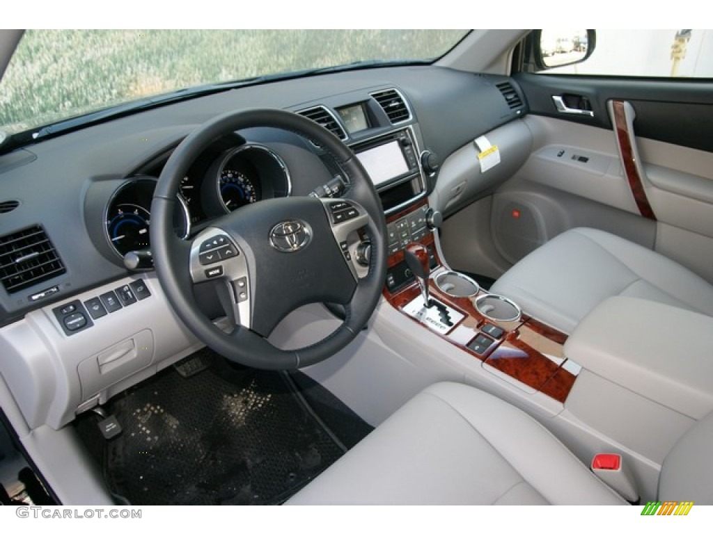 Ash Interior 2013 Toyota Highlander Hybrid Limited 4WD Photo #80256325