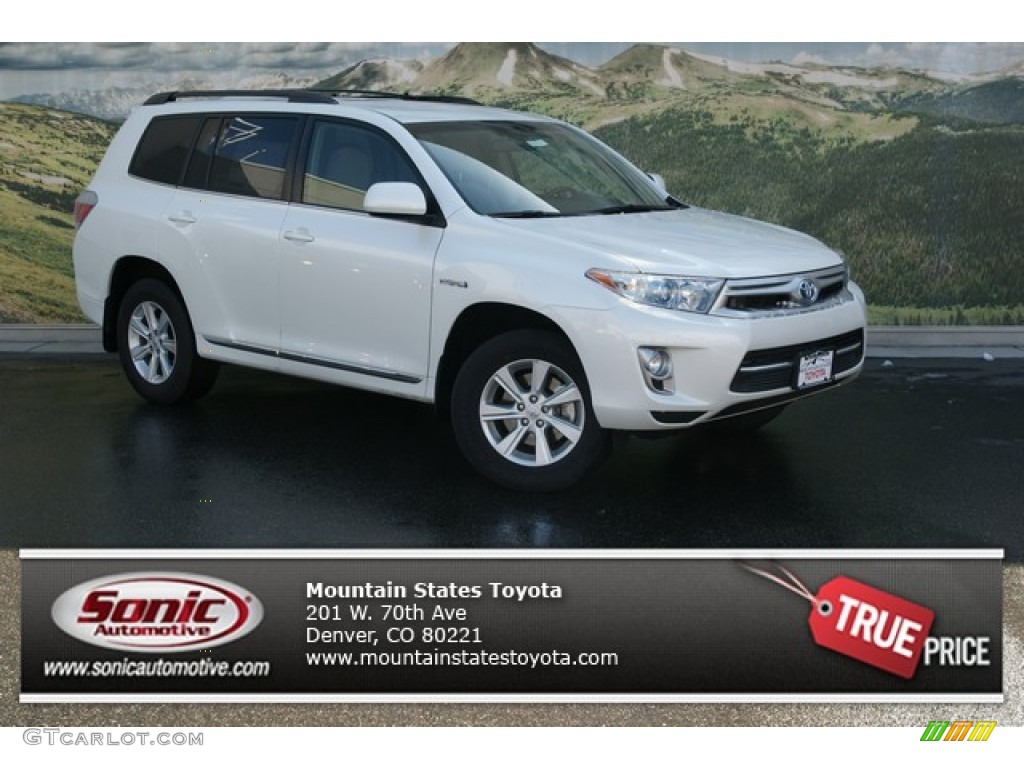 Blizzard White Pearl Toyota Highlander