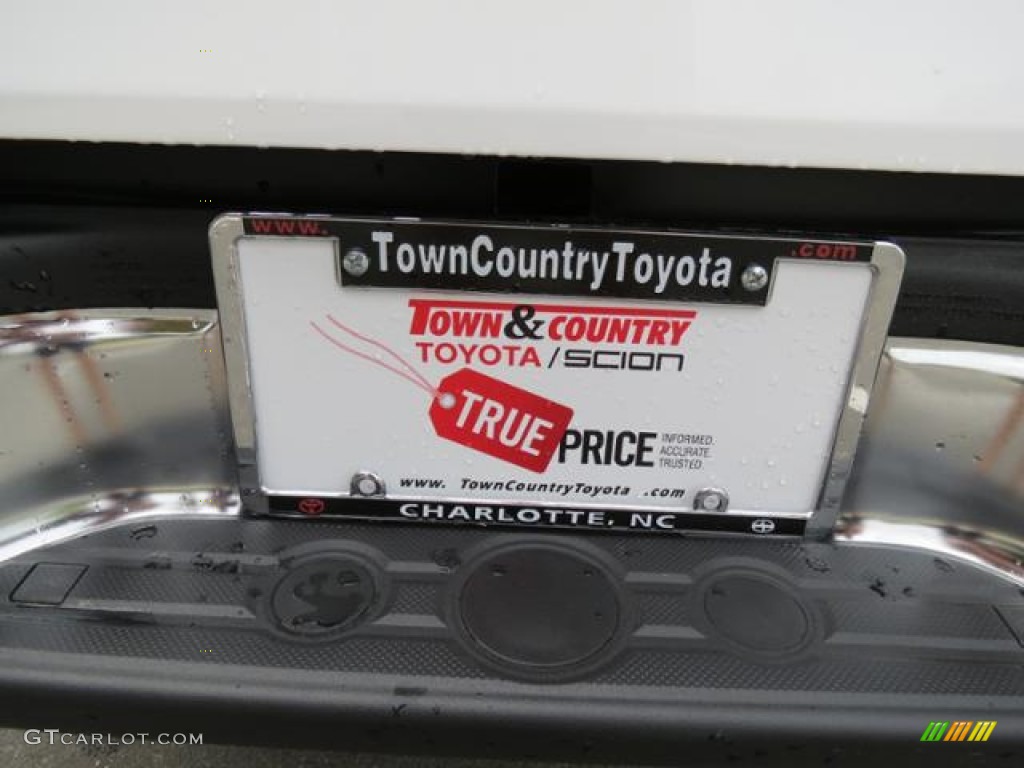 2013 Tacoma Prerunner Access Cab - Super White / Graphite photo #21