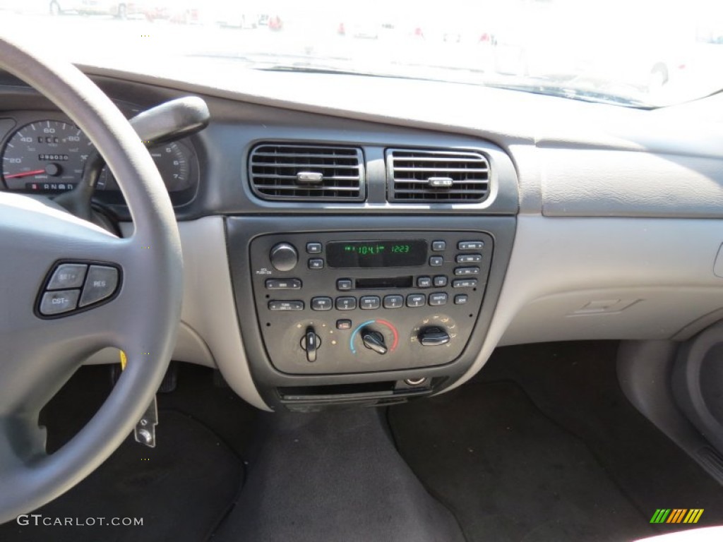 2002 Ford Taurus SE Controls Photos