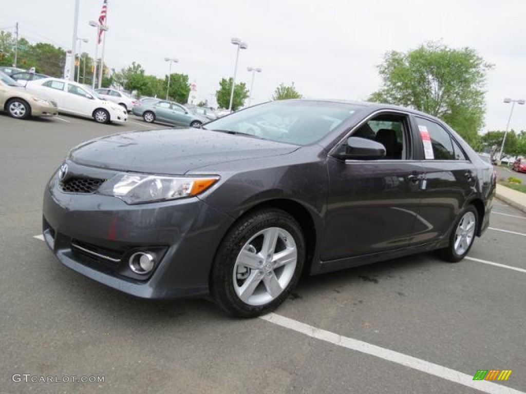 2013 Camry SE - Magnetic Gray Metallic / Black photo #3