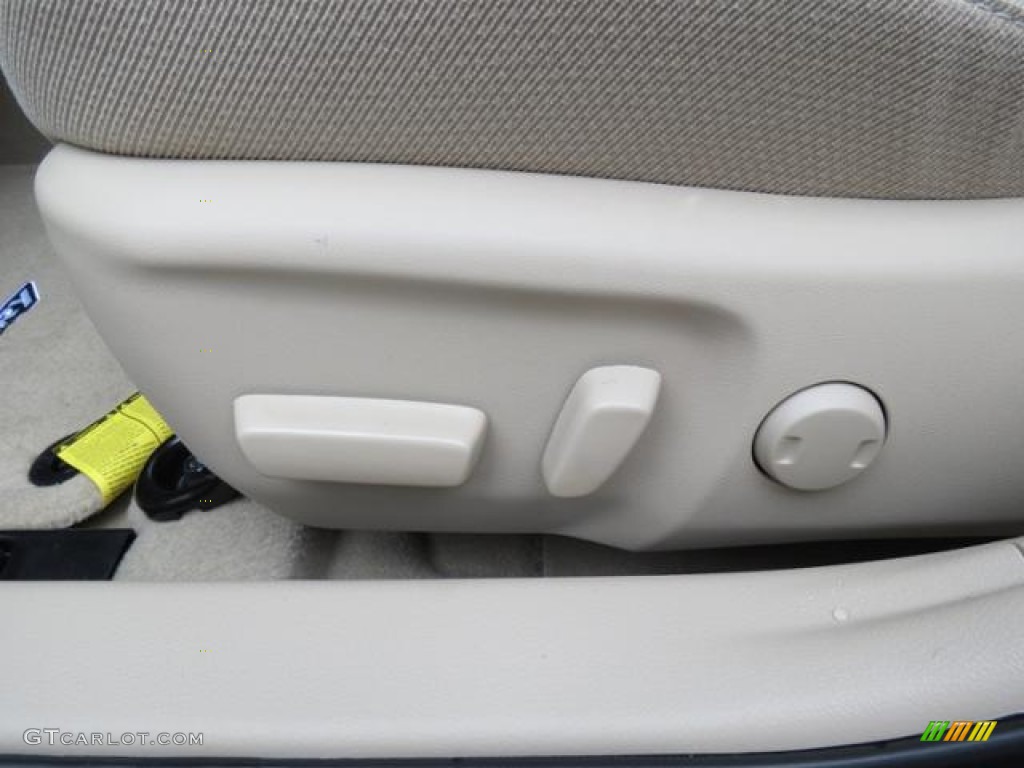 2013 Camry Hybrid XLE - Attitude Black Metallic / Ivory photo #9