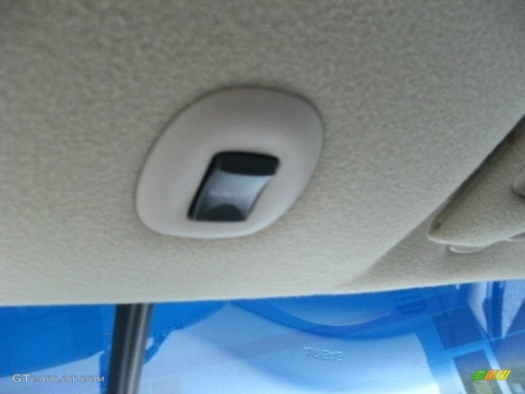 2003 Impala  - White / Medium Gray photo #14