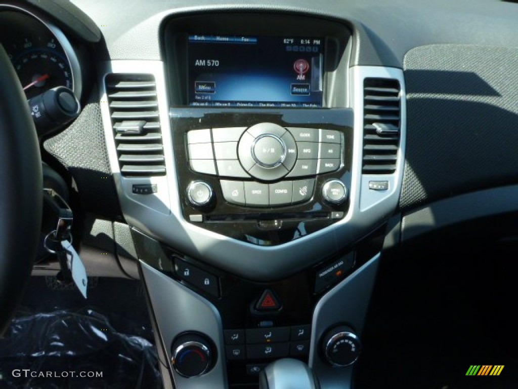2013 Chevrolet Cruze LT Controls Photo #80268716