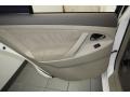 Super White - Camry LE Photo No. 24