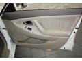 Super White - Camry LE Photo No. 32