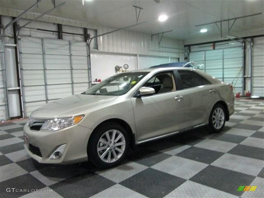 2013 Camry XLE - Champagne Mica / Ivory photo #4