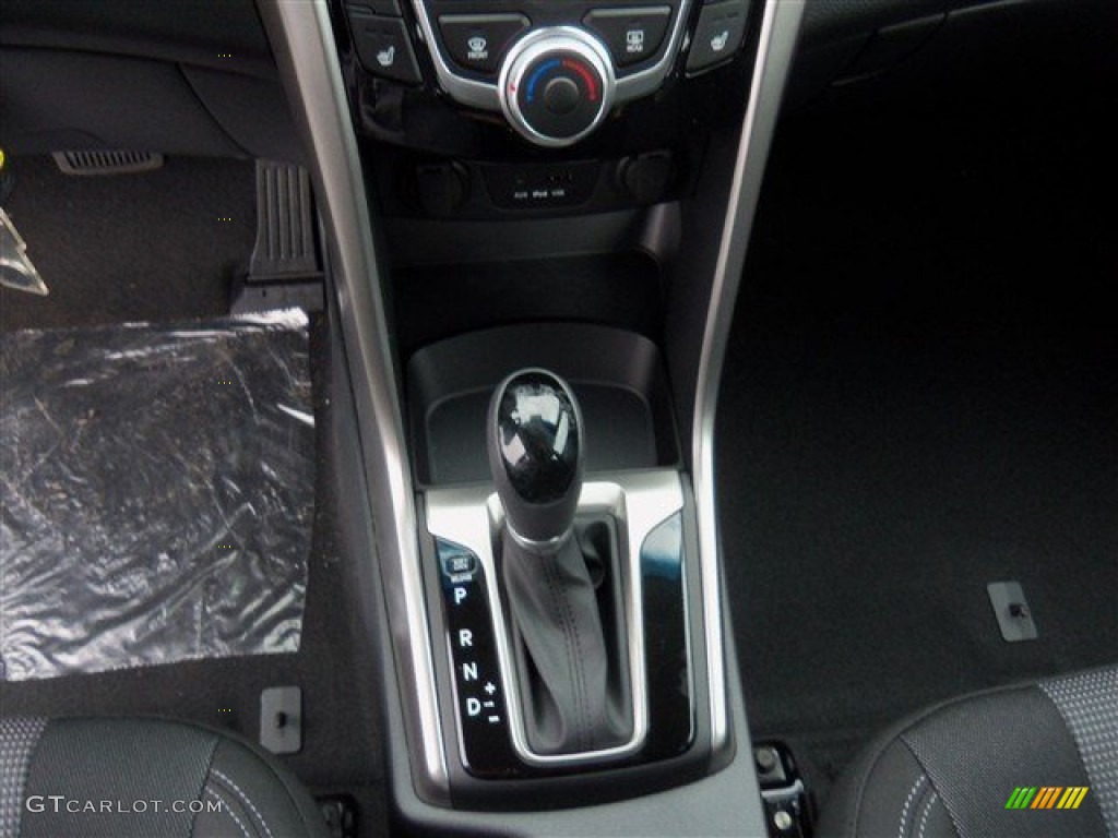 2013 Elantra GT - Monaco White / Black photo #15