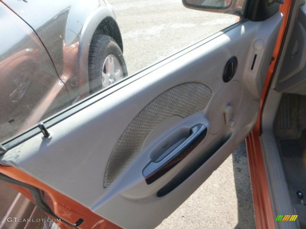2005 Aveo LS Hatchback - Spicy Orange Metallic / Gray photo #11