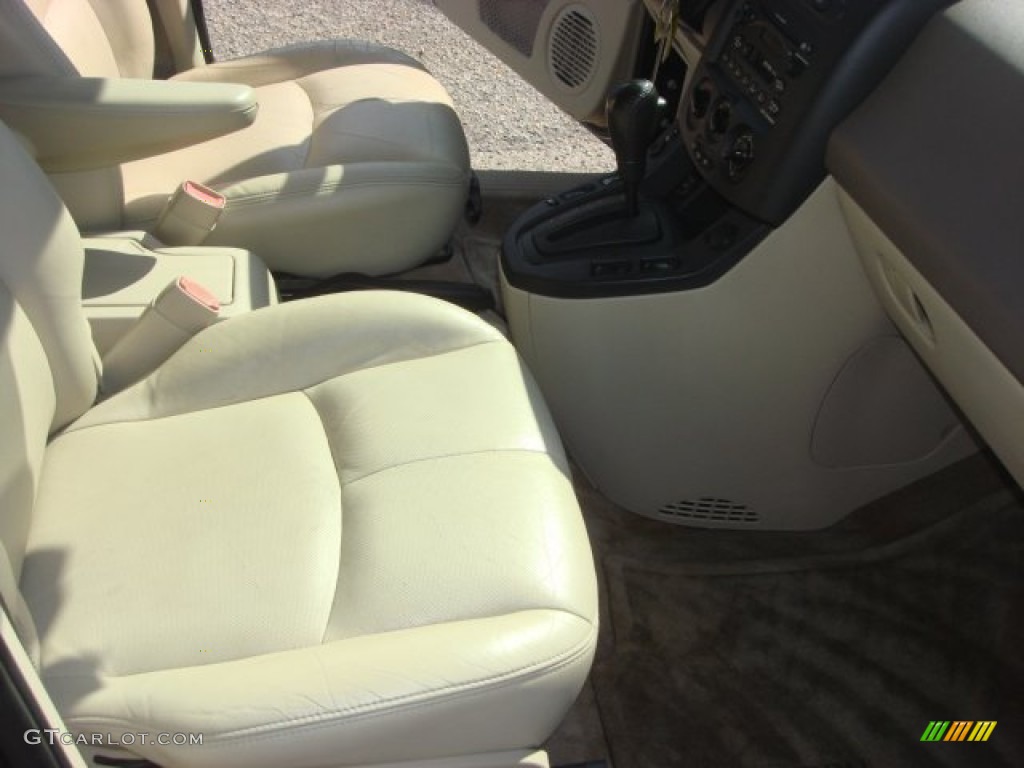 2003 VUE V6 AWD - White / Gray photo #16