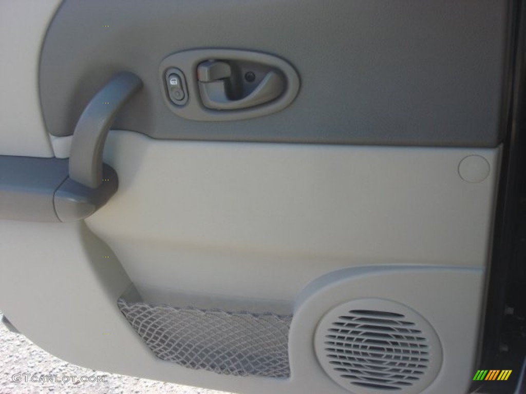 2003 VUE V6 AWD - White / Gray photo #19