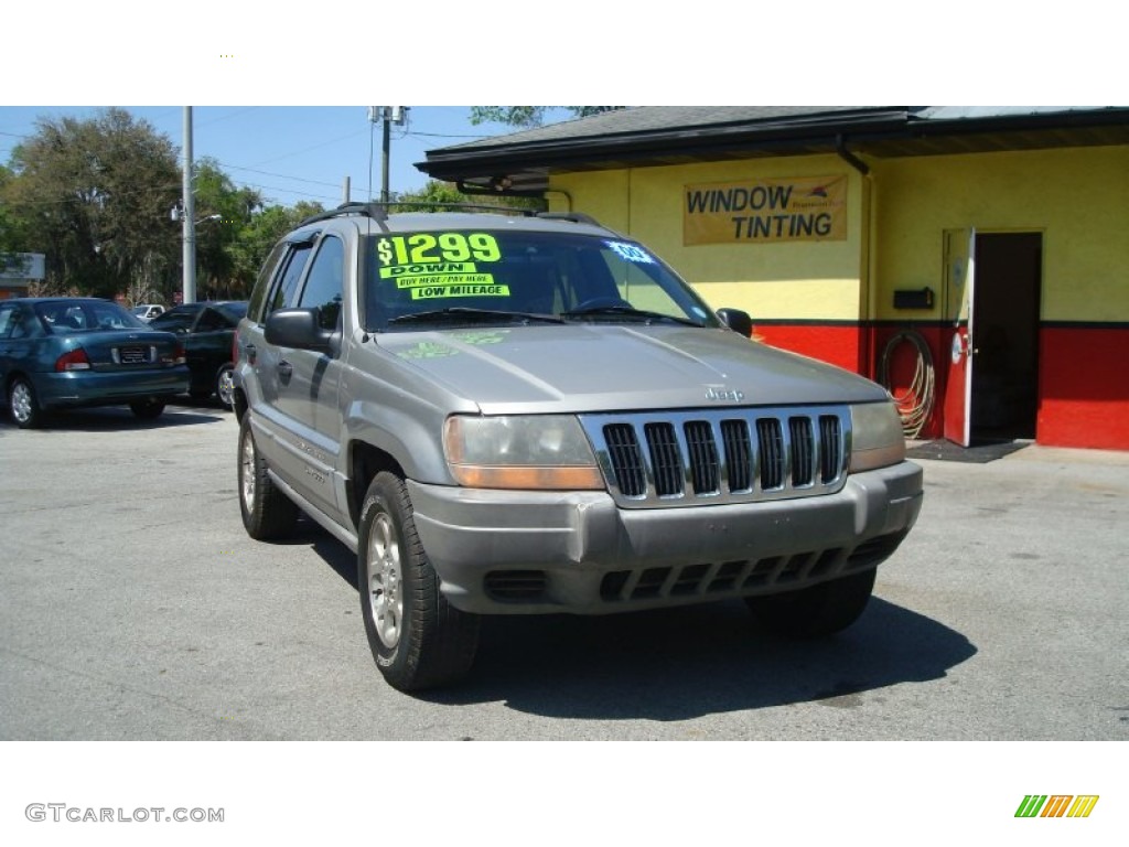 Silverstone Metallic Jeep Grand Cherokee